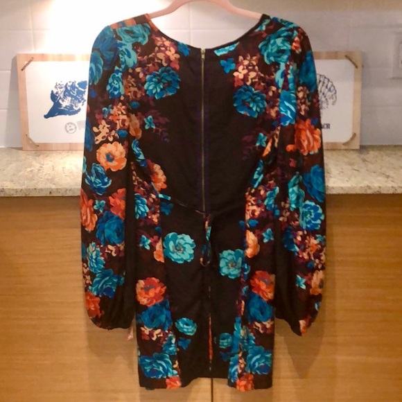 Pretty Floral Dress - Picture 3 of 8